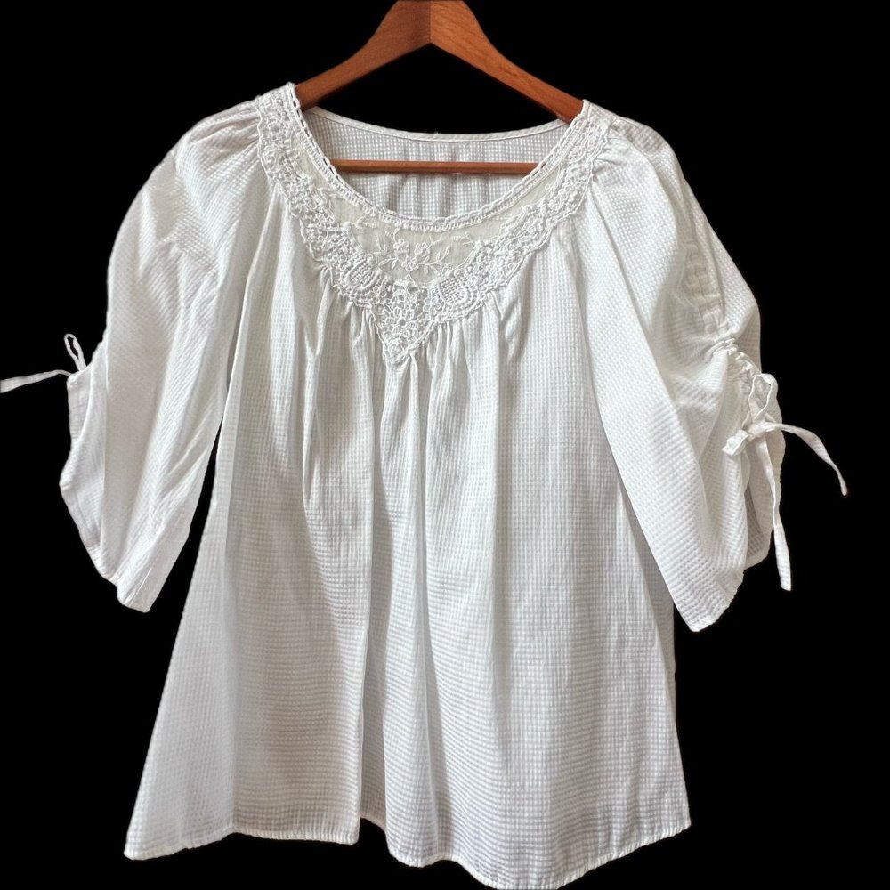 Chic White Tunic, Size Small, Like New